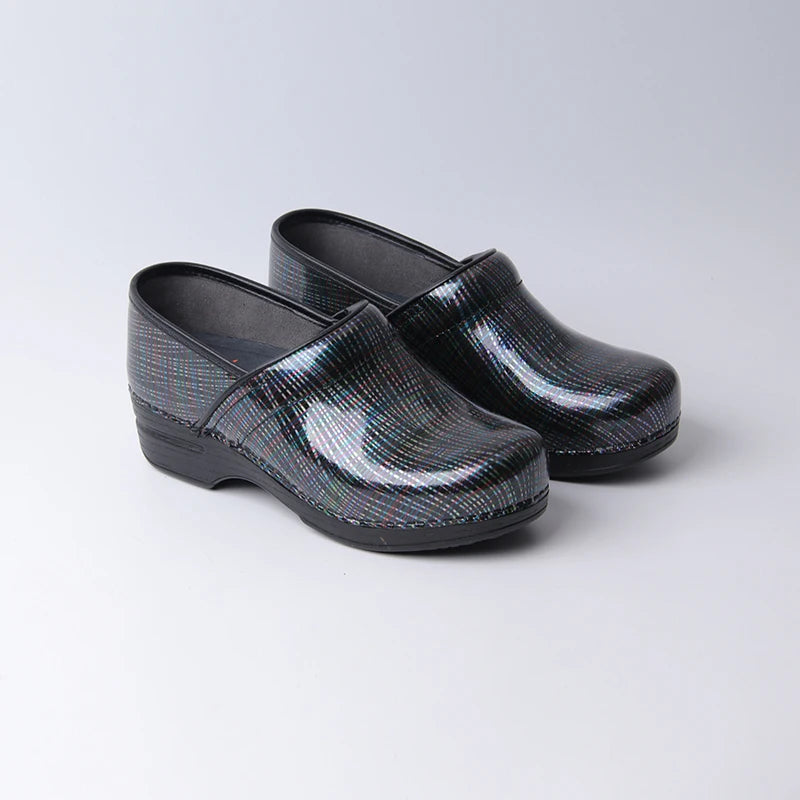 Women Slip-On Clogs - Wavy Flowy Lines